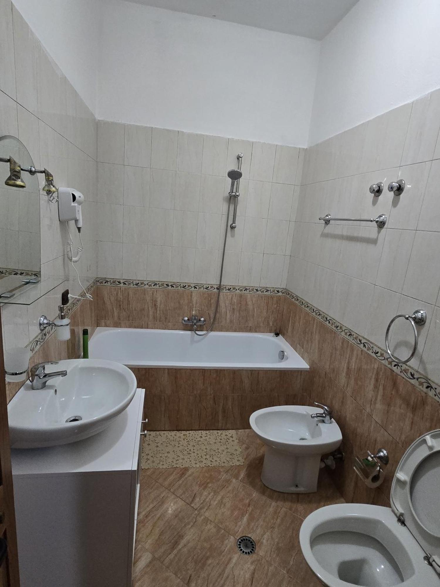 Grand Hotel Krujë Esterno foto